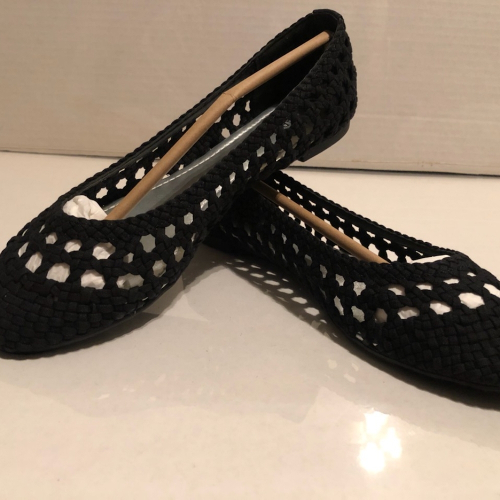 Crocheted ballet flats
